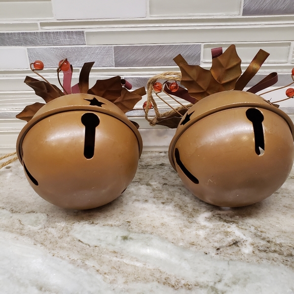 2 Large Bells - Picture 4 of 4